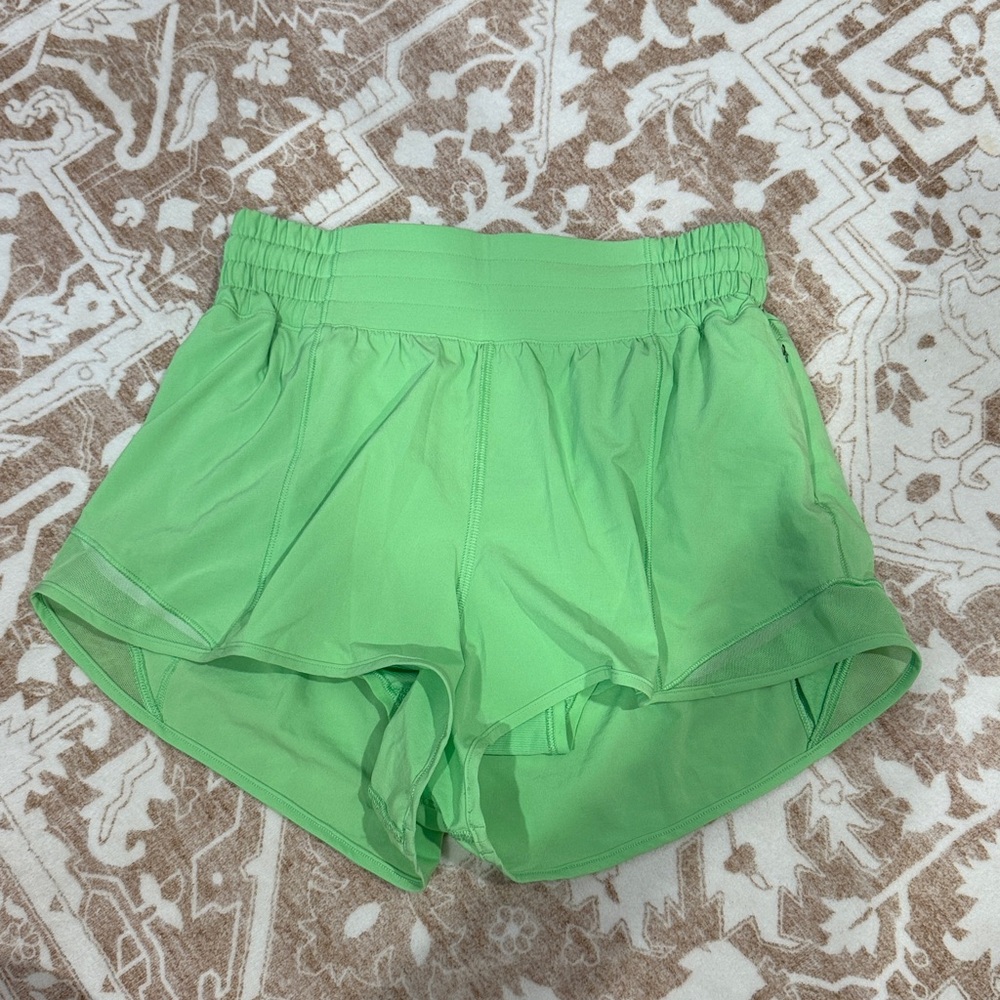 Lululemon High Rise Hotty Hot Shorts 2.5"